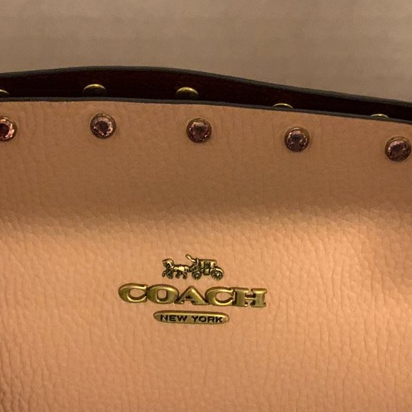 Coach - Picture 6 of 9